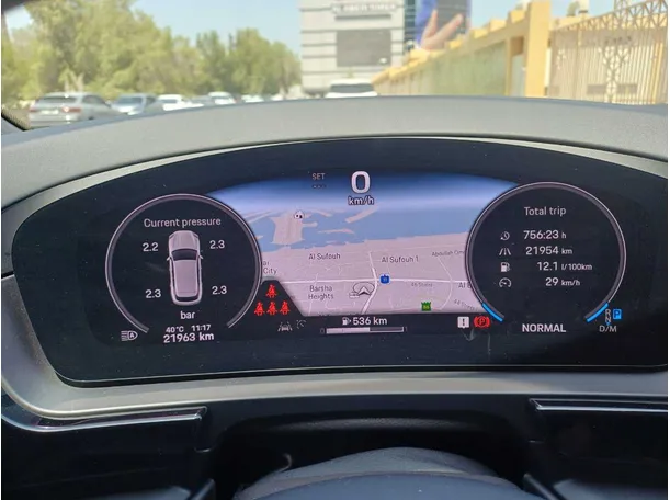 Car image 18