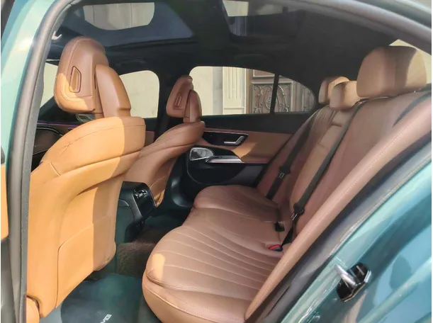 Car image 19