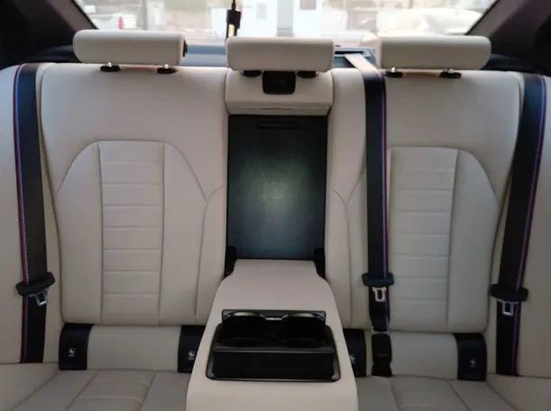 Car image 19