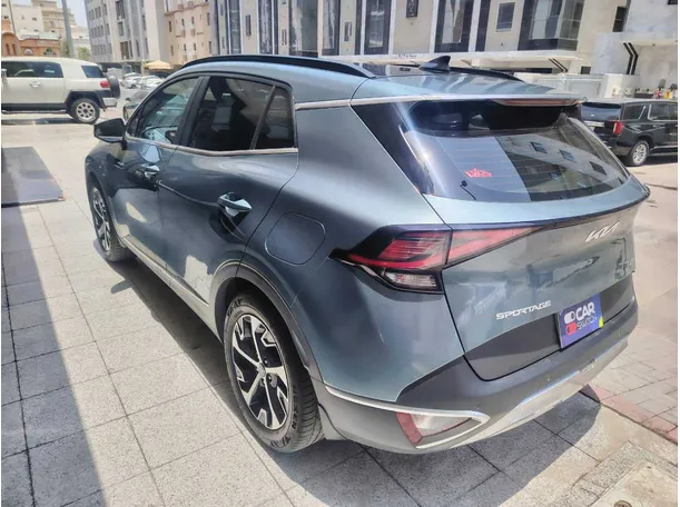 Car image 7