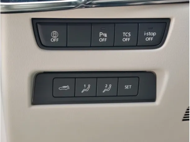Car image 32
