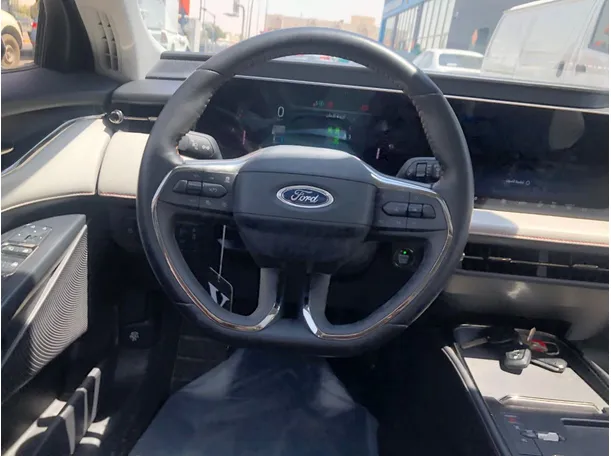 Car image 19