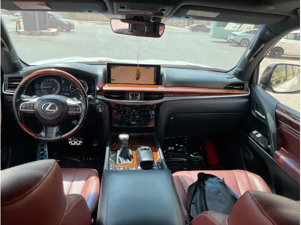 Car image 18