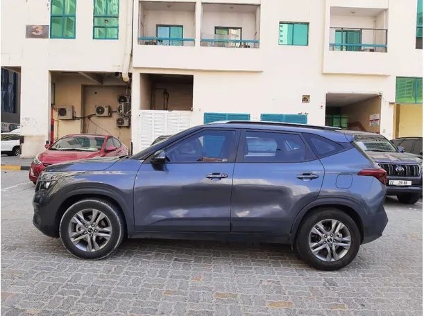 Car image 4