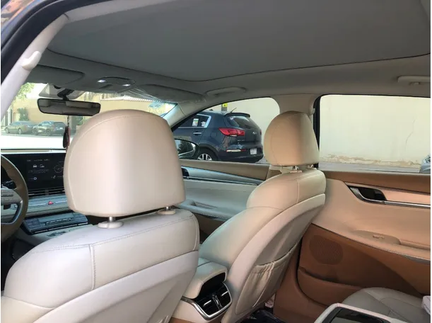 Car image 13