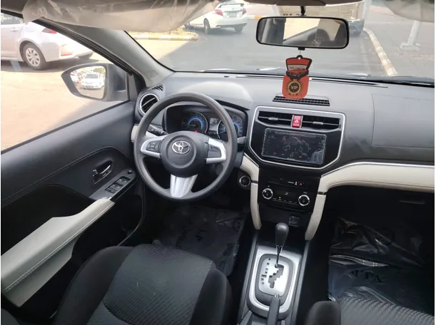 Car image 24