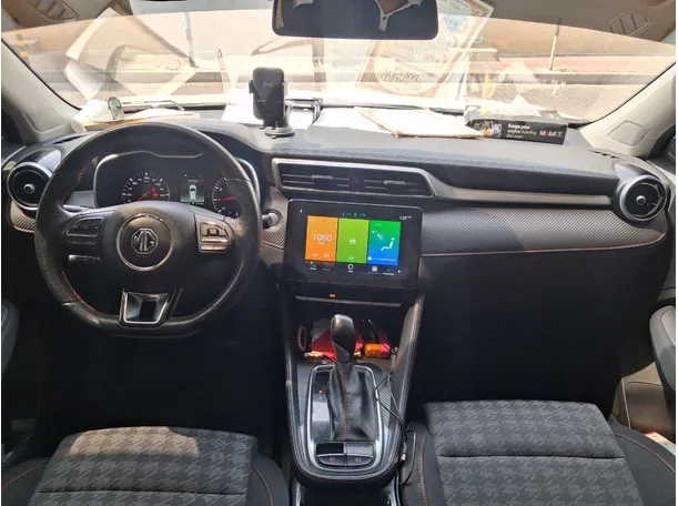 Car image 15