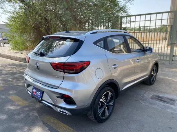 Car image 5
