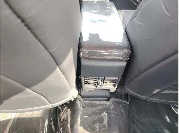 Car image 32