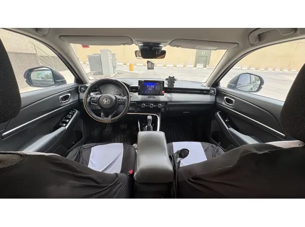 Car image 15
