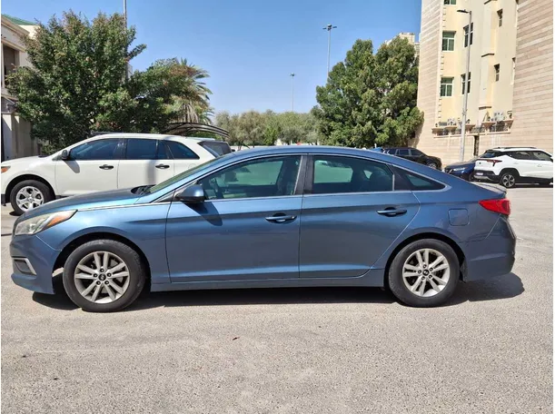 Car image 8