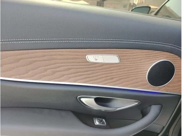 Car image 44