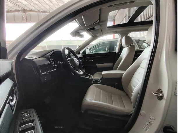 Car image 14