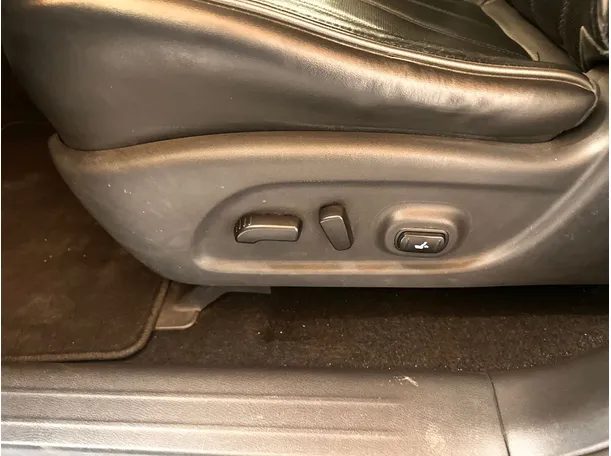 Car image 28
