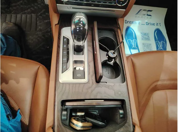 Car image 26