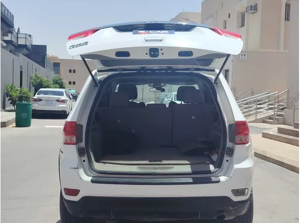 Car image 24