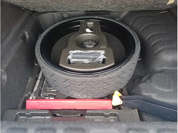 Car image 20