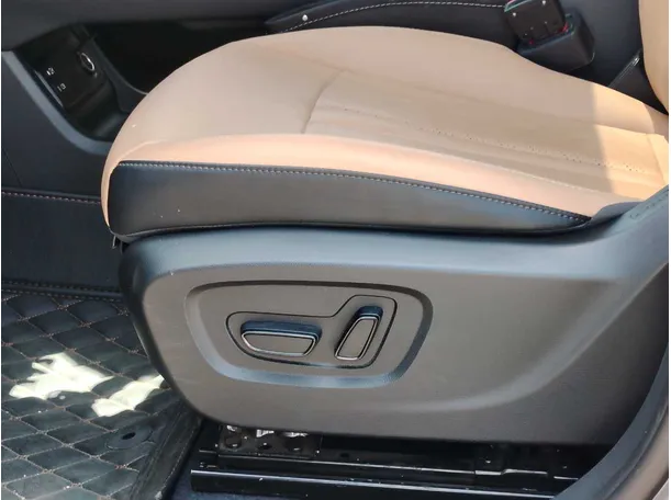 Car image 29