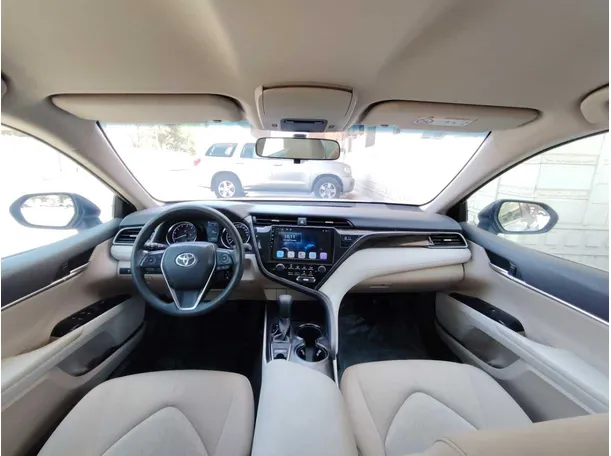 Car image 17