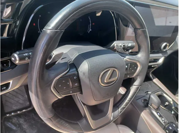 Car image 19