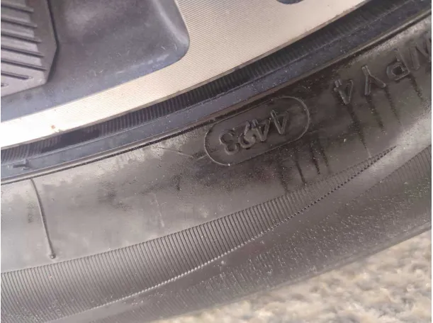 Car image 28