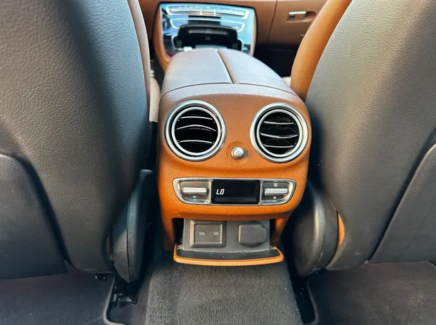Car image 26