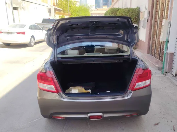 Car image 19