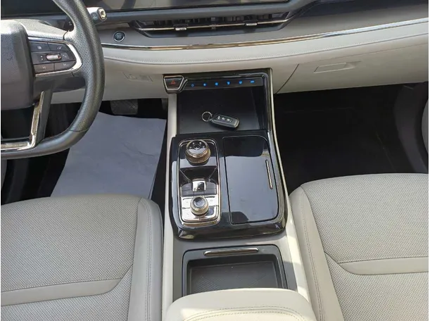 Car image 17