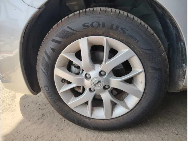 Car image 10