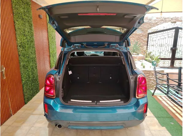 Car image 30