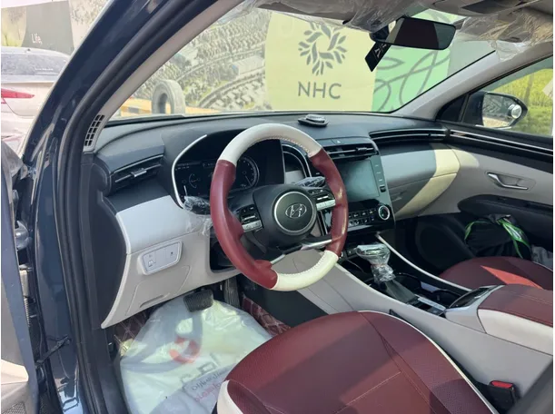 Car image 11