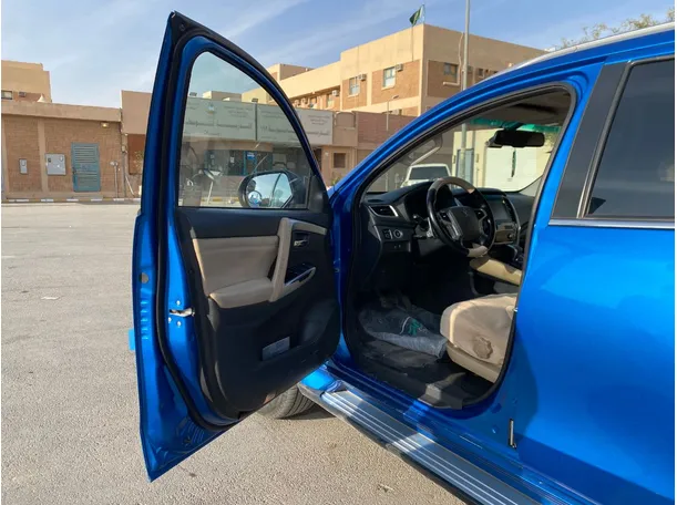 Car image 10