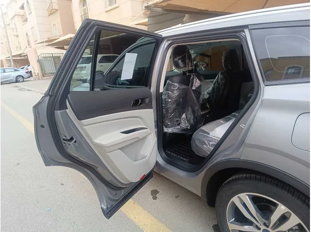 Car image 15