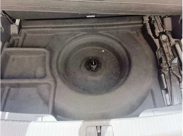 Car image 30