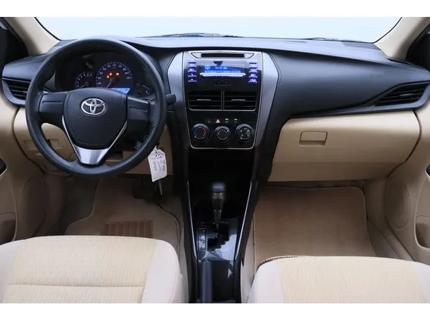 Car image 14