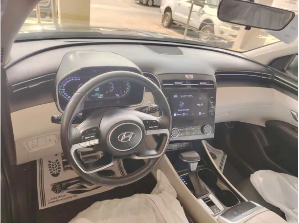 Car image 15
