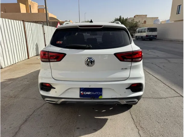 Car image 6