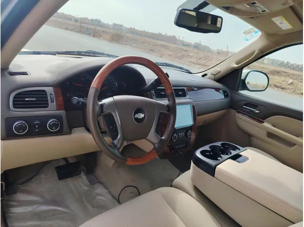 Car image 12