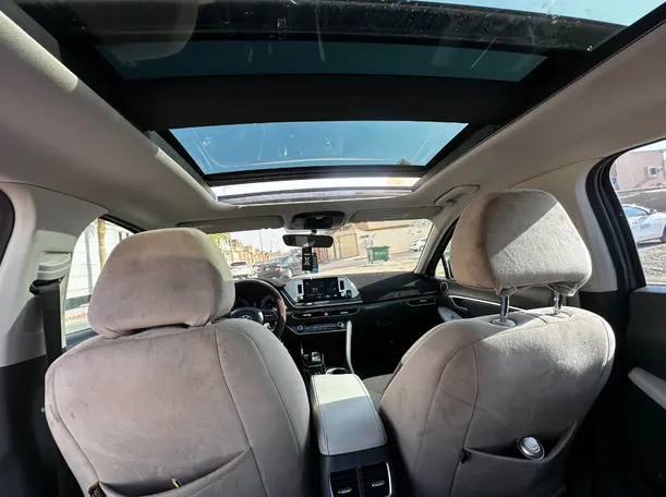 Car image 15