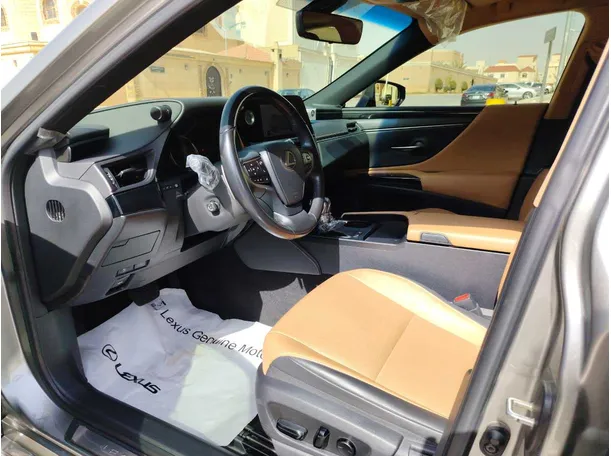 Car image 11