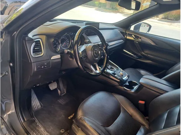 Car image 12