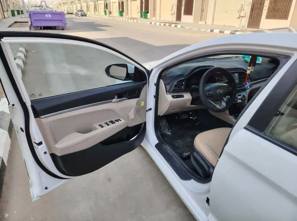 Car image 11
