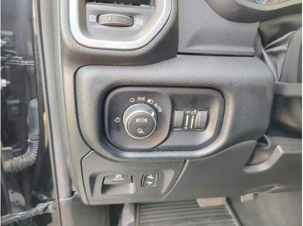 Car image 40