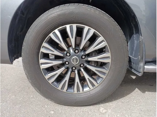 Car image 9