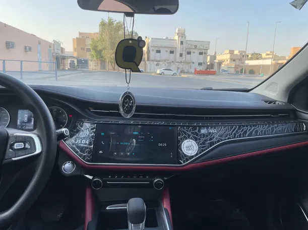 Car image 19
