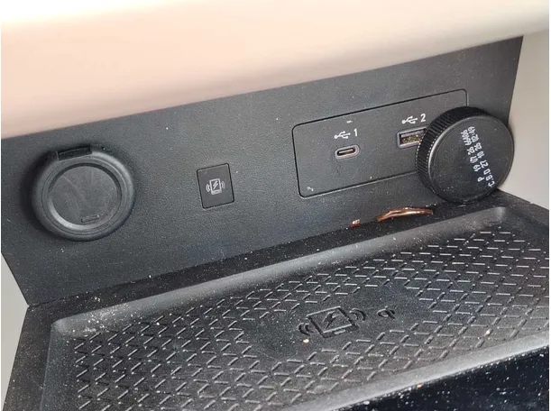 Car image 28