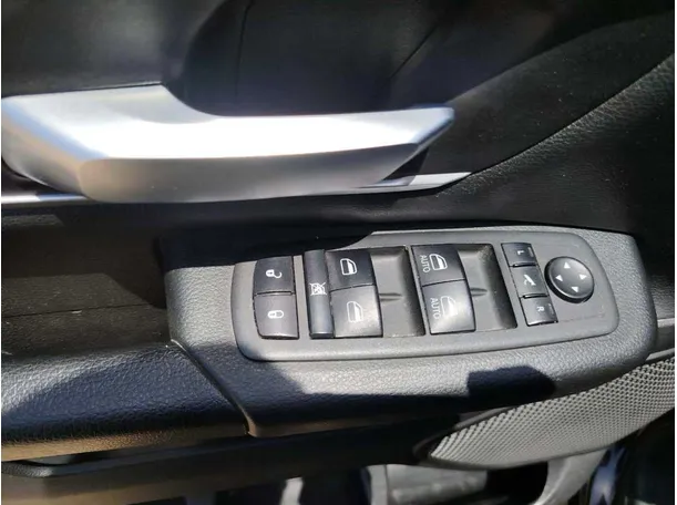 Car image 33