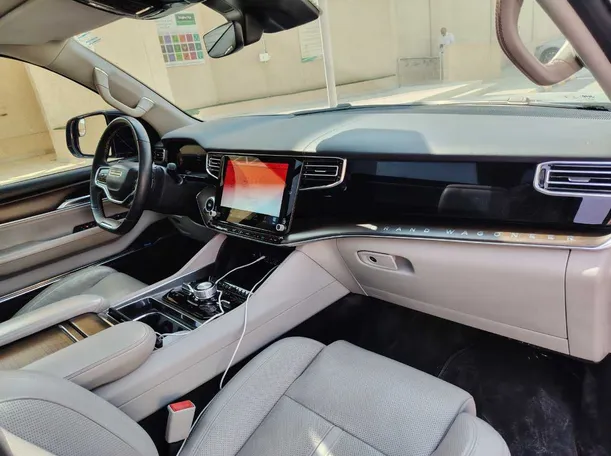 Car image 14