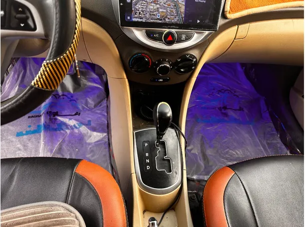 Car image 17