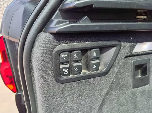 Car image 40